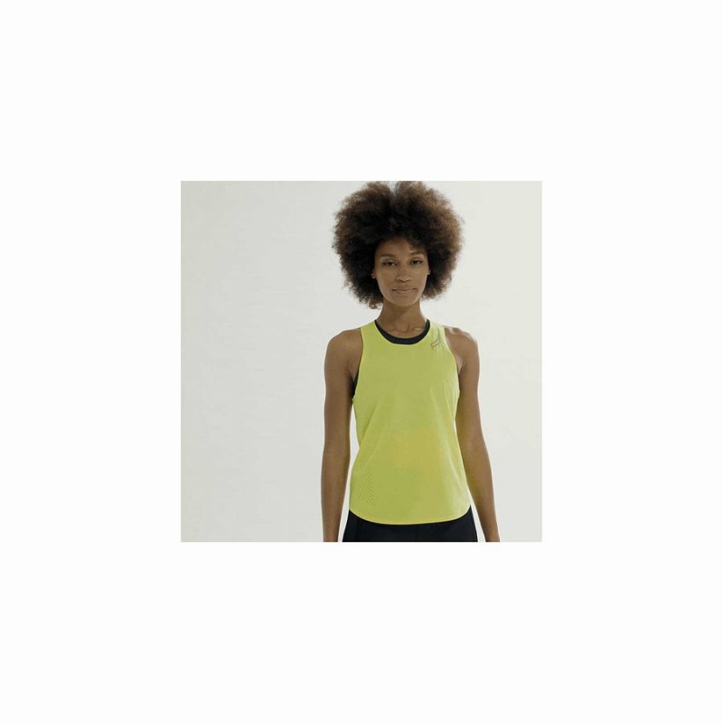 Yellow Saucony Pinnacle Tank Women's Tank Top | Malaysia S46719-S63